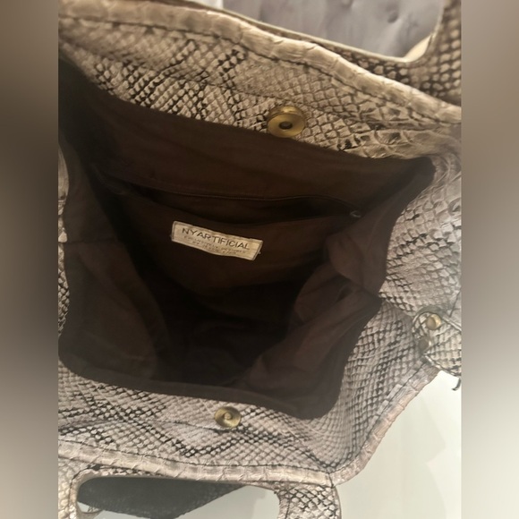 NY Artificial Vegan Leather Bag - Picture 8 of 10